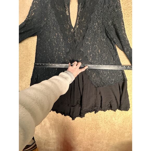 Free People Tell Tale Lace Tunic Whimsigoth Black Lace Keyhole Flutter Sleeve L - Picture 15 of 16